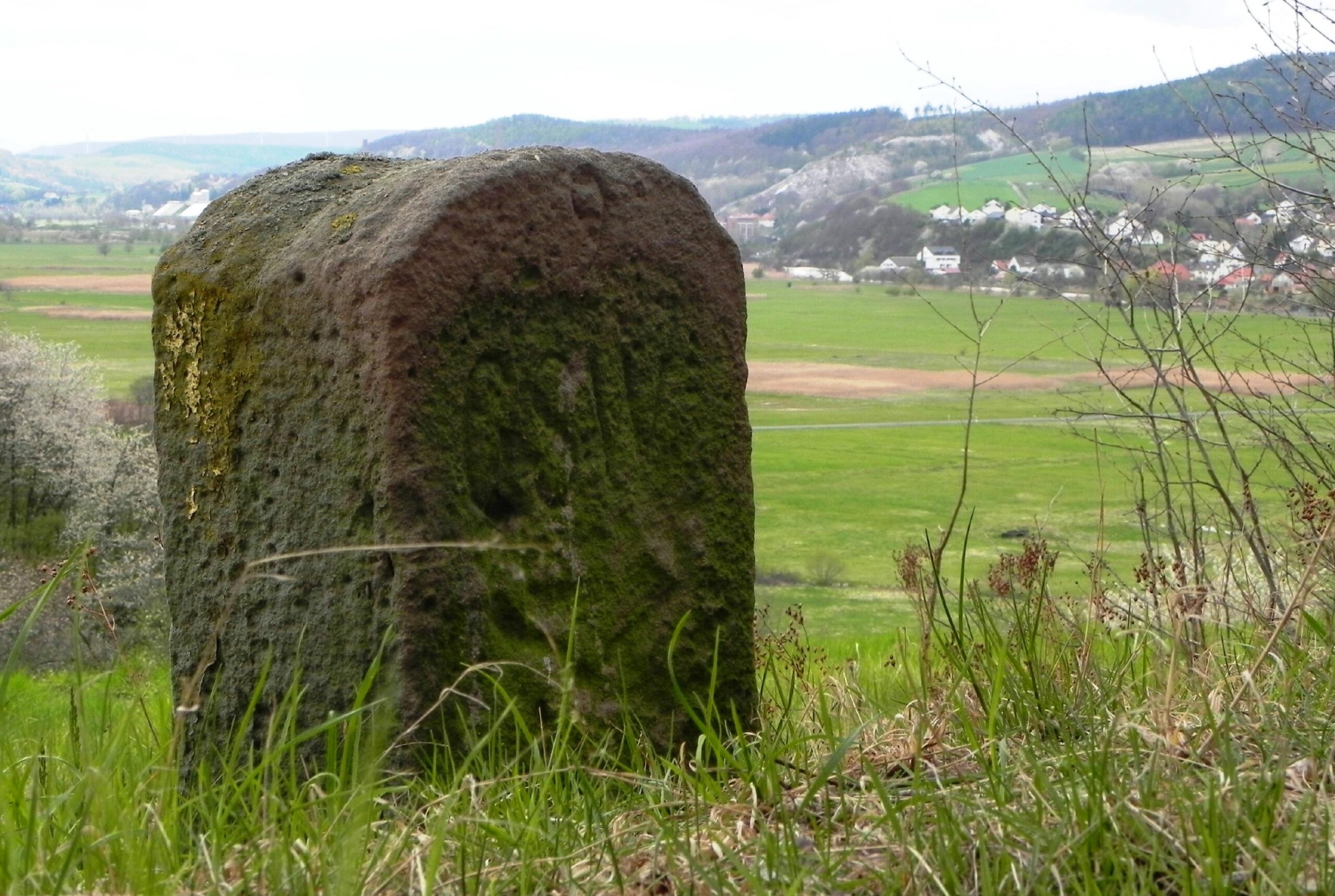 ZeitzeugenZeitzeugen der Teilung, historischer Grenzstein an der ehemaligen Grenze bei Dippach