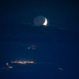Atlantik, Teneriffa, untergehender Mond über La Gomera