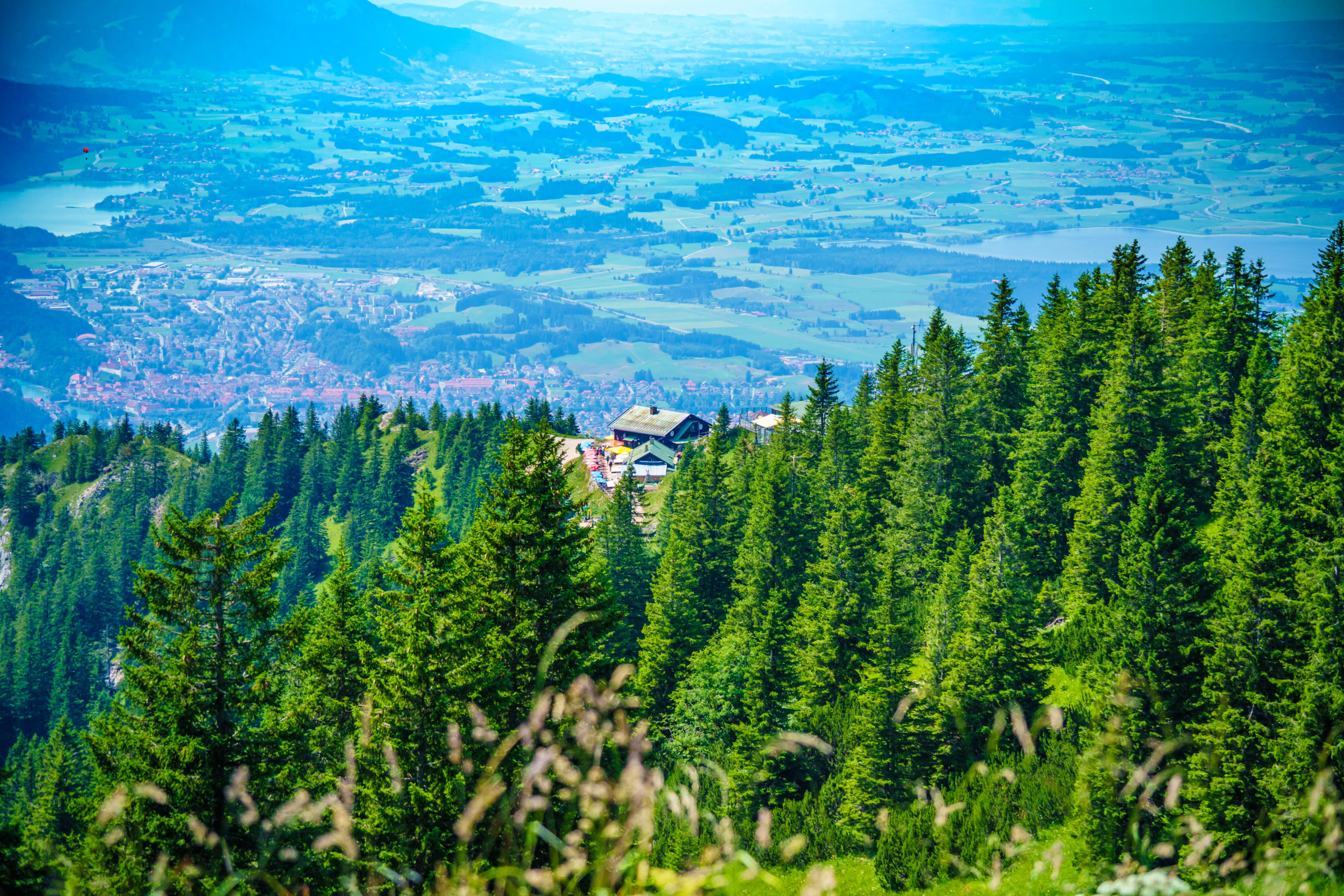 Blick vom Tegelberg auf Füssen am Lech