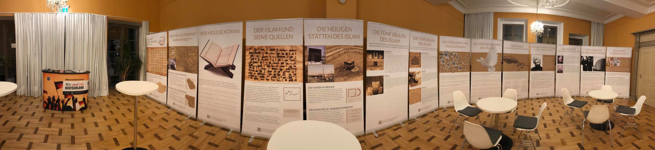 Informationstafel in Erfurt der muslimischen Ahmadiyya-Gemeinde - Autor Wolle Ing
