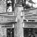 Thüringen, Rennsteig, Wegweiser nahe Kickelhahn