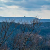 Thüringen, Rennsteig, auf dem Kickelhahn, Blick auf den 8 km entfernten Schneekopf