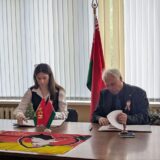 Belarus, bei Brest, Schule Domatschewa, Vertragsunterzeichnung