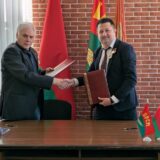 Belarus, bei Brest, Schule Domatschewa, Vertragsunterzeichnung