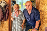 Belarus, Region Brest, der Autor mit einer Zeitzeugin von Dremlewo