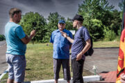 Belarus, Region Brest, Billy Six Interview am Mahnmal der ermordeten Kinder von Domatschewo